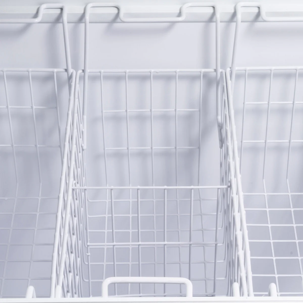 Maxx Cold X-Series Curved Glass Top Mobile Ice Cream Display Freezer - Image 3