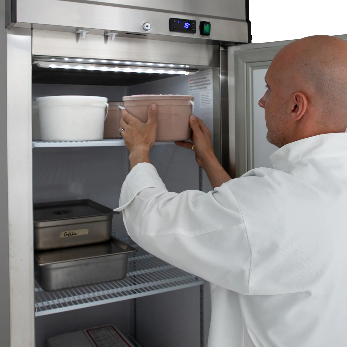 Maxx Cold V-Series 1 Door Reach-In Freezer, Bottom Mount - Image 2