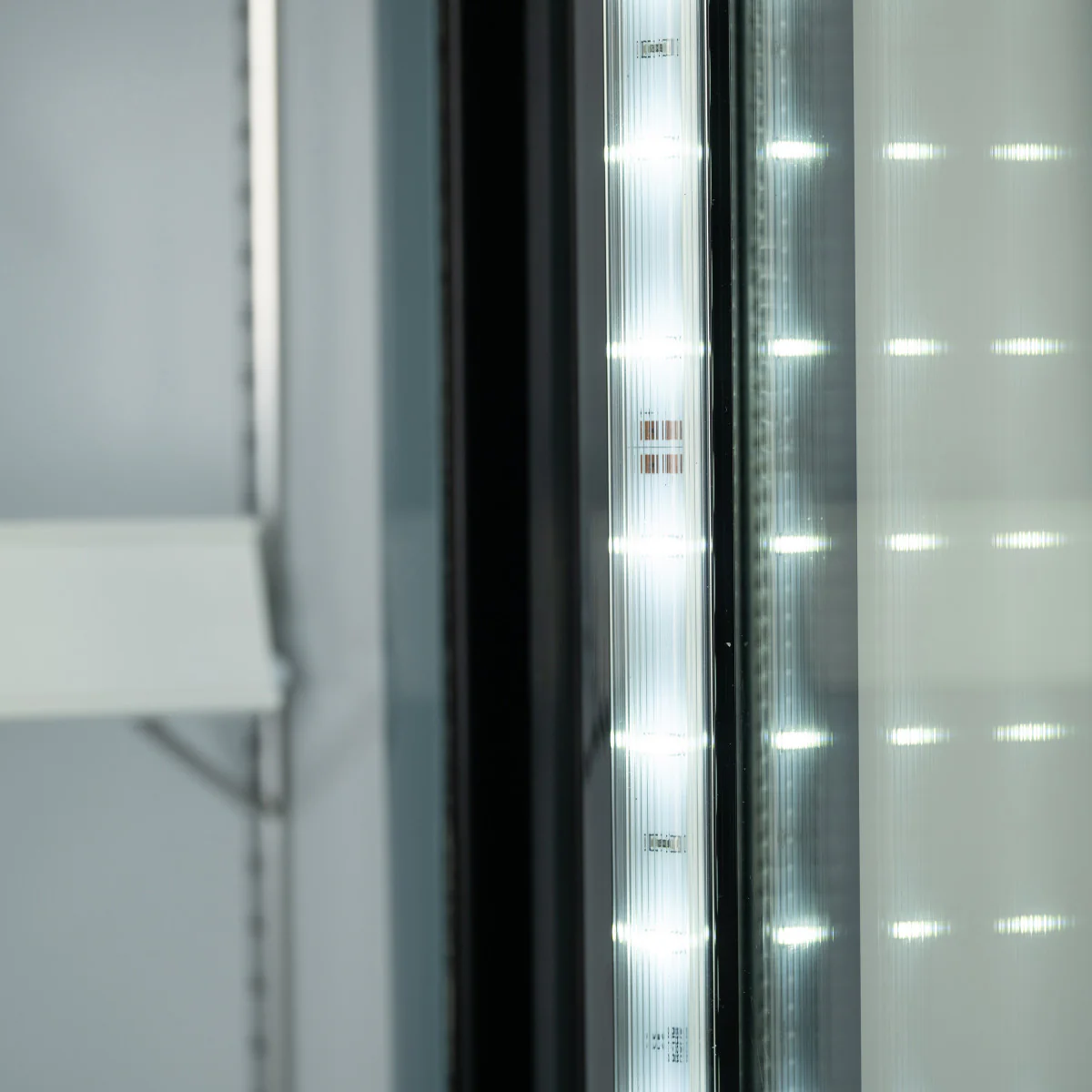 Maxx Cold V-Series Single Glass Door Merchandiser Refrigerator - Image 5
