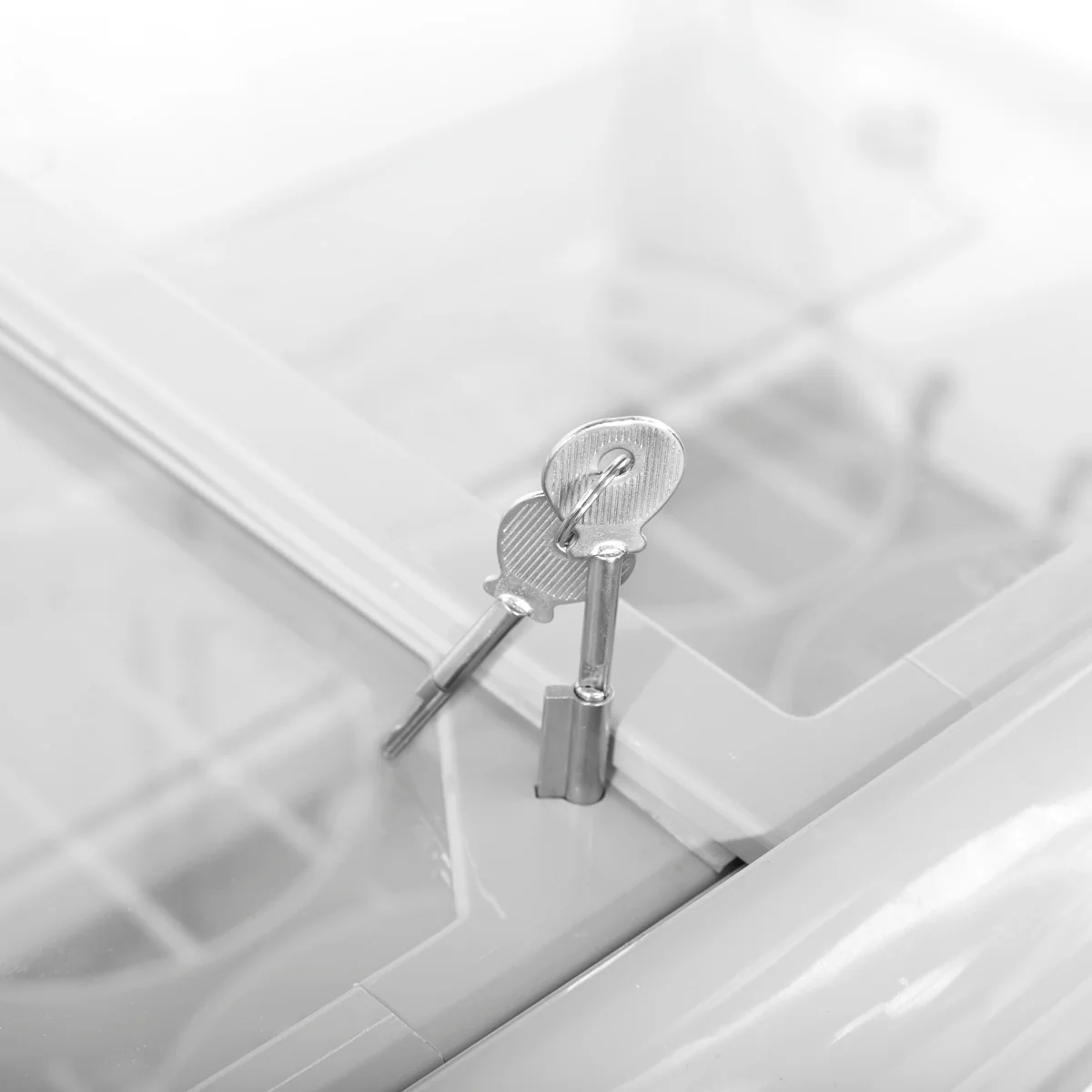 Maxx Cold X-Series Sliding Glass Top Mobile Ice Cream Display Freezer - Image 4