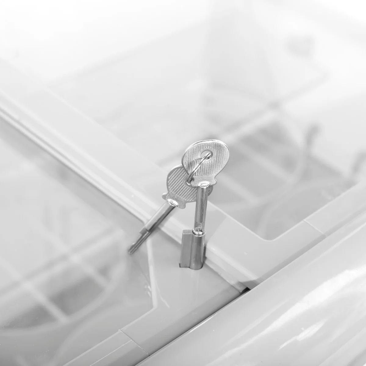 Maxx Cold X-Series Sliding Glass Top Mobile Ice Cream Display Freezer - Image 5
