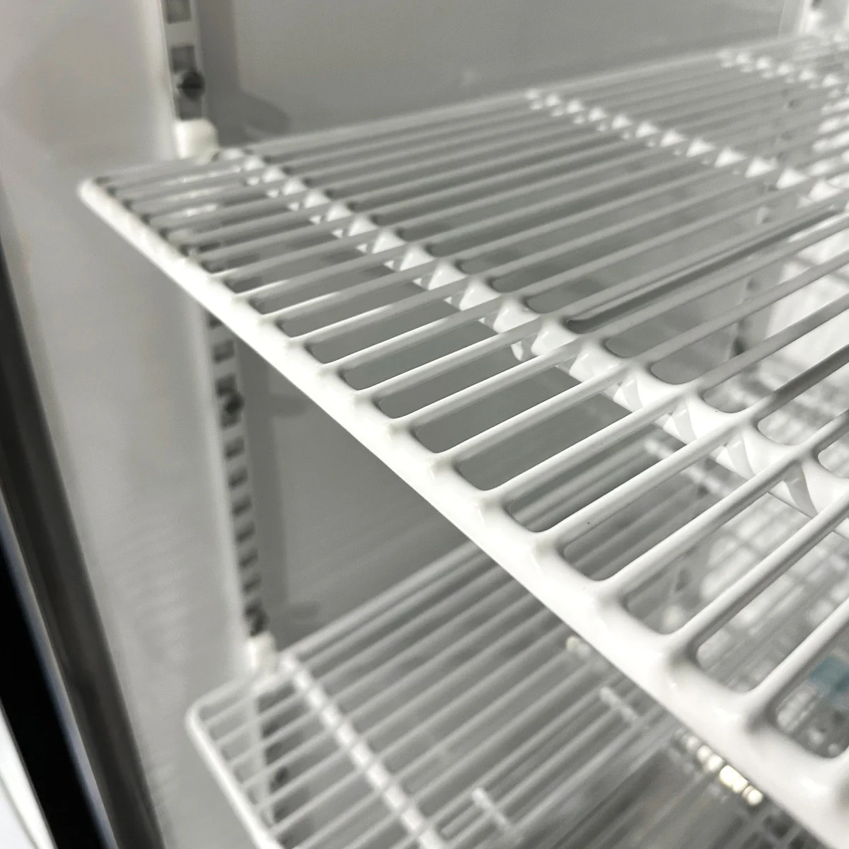 Maxx Cold Bottom Mount 1 Door Reach-In Freezer - Image 4