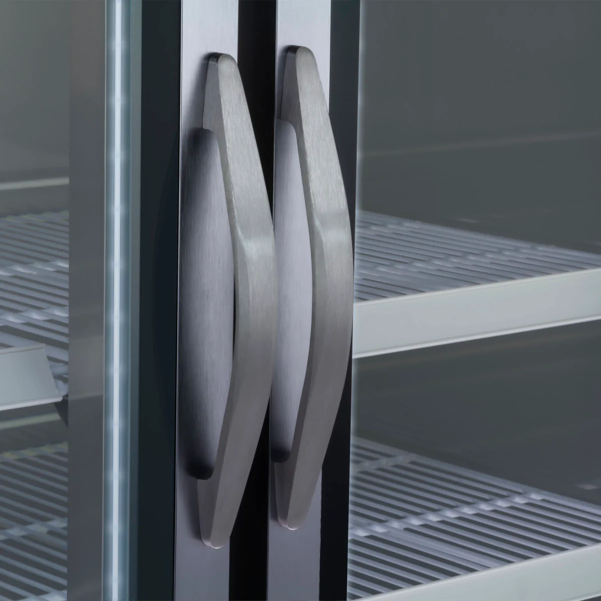Maxx Cold X-Series Double Glass Door Reach-In Refrigerator - Image 4