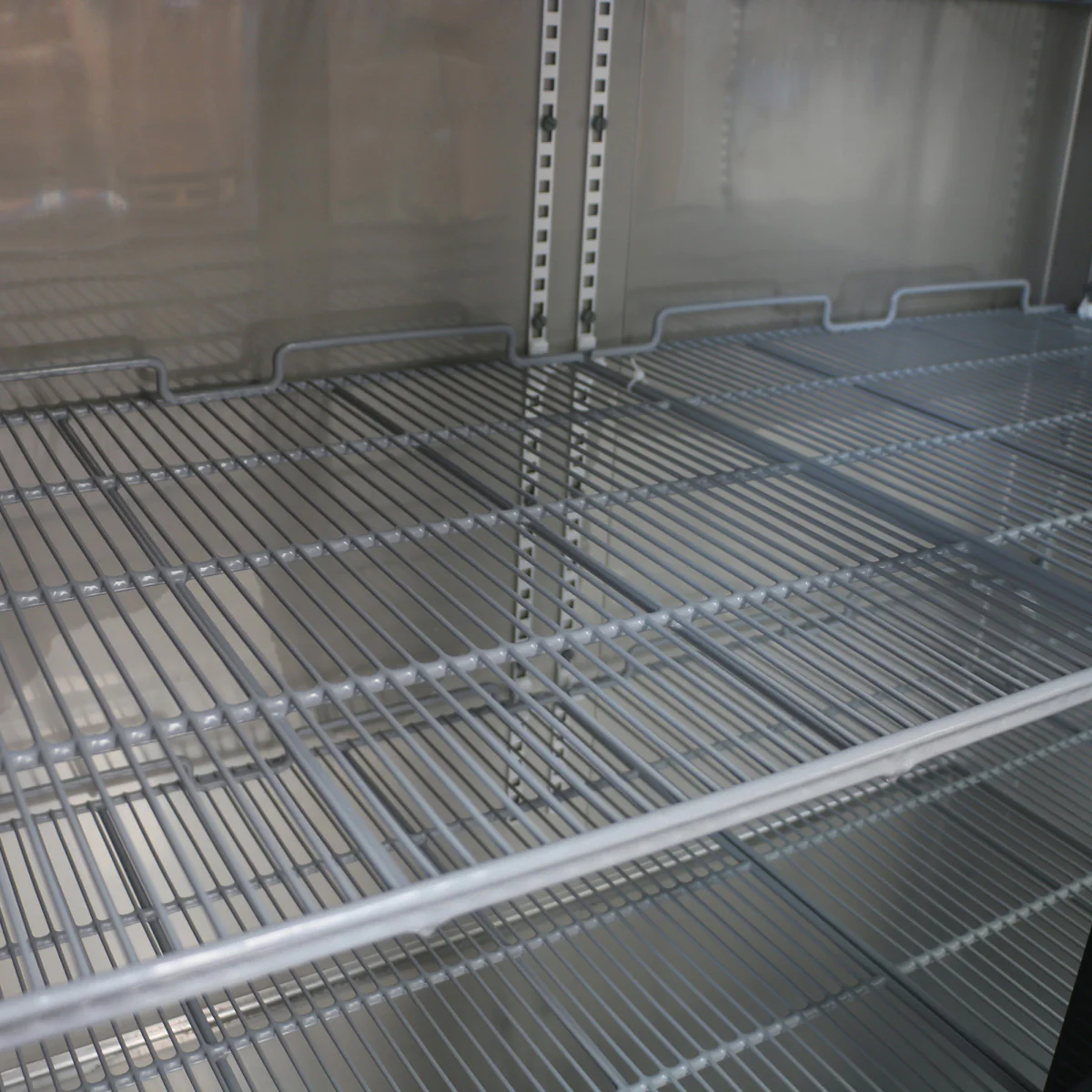 Maxx Cold Bottom Mount 1 Door Reach-In Refrigerator - Image 3